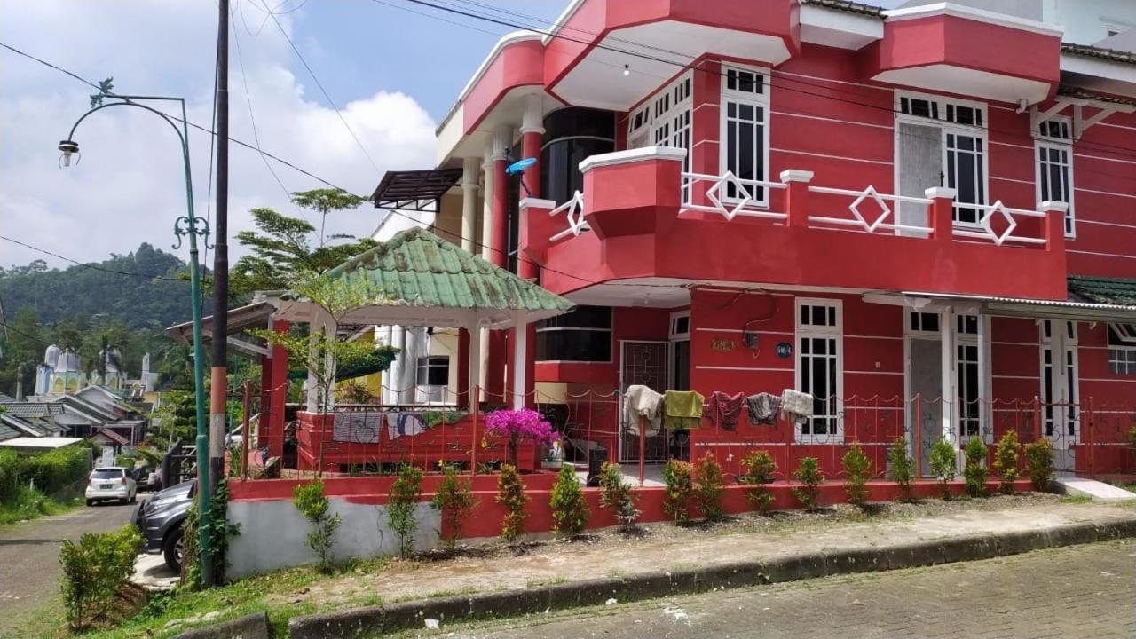 Villa Musti Green Apple Cipanas Sindanglaya Buitenkant foto