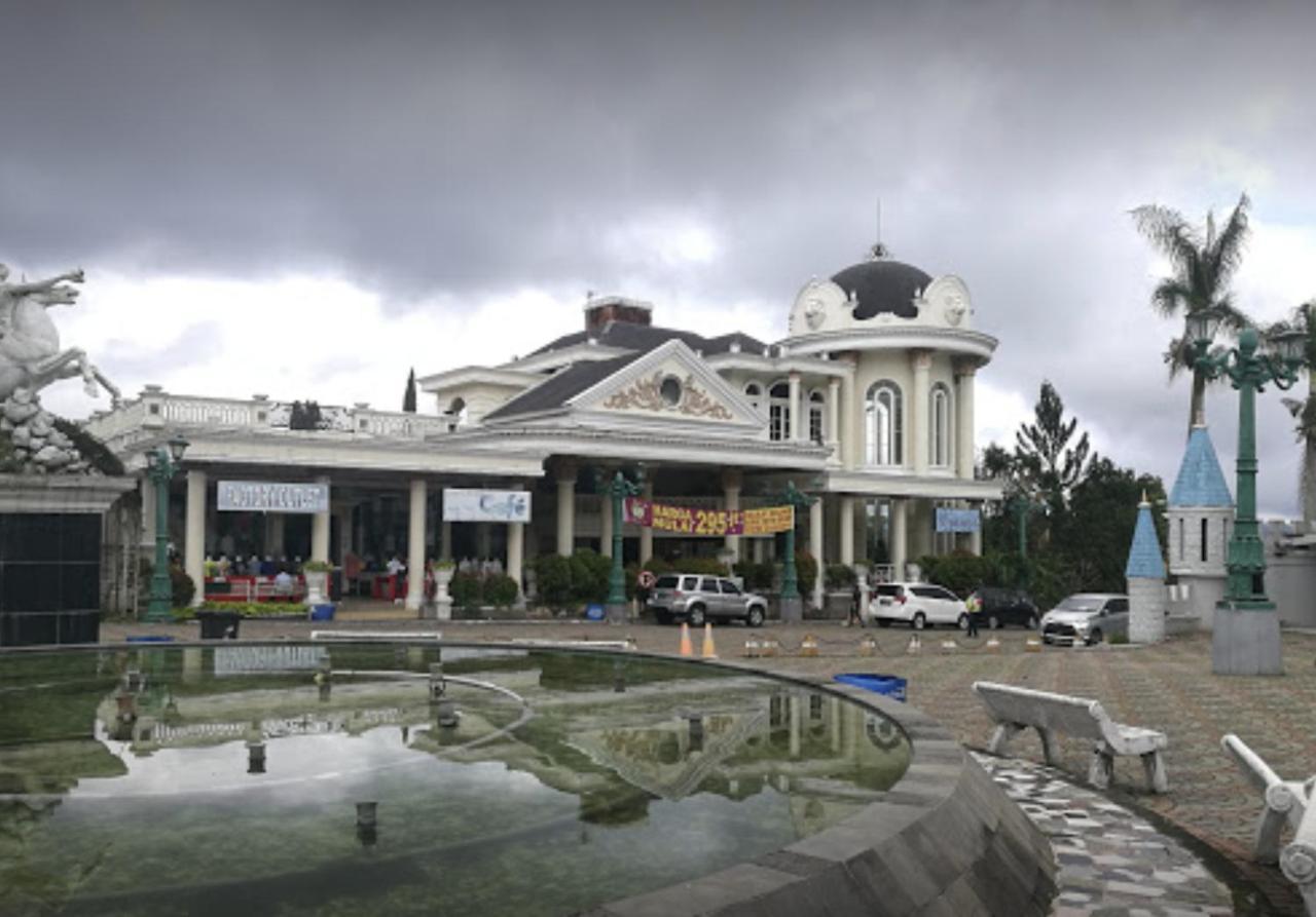 Villa Musti Green Apple Cipanas Sindanglaya Buitenkant foto
