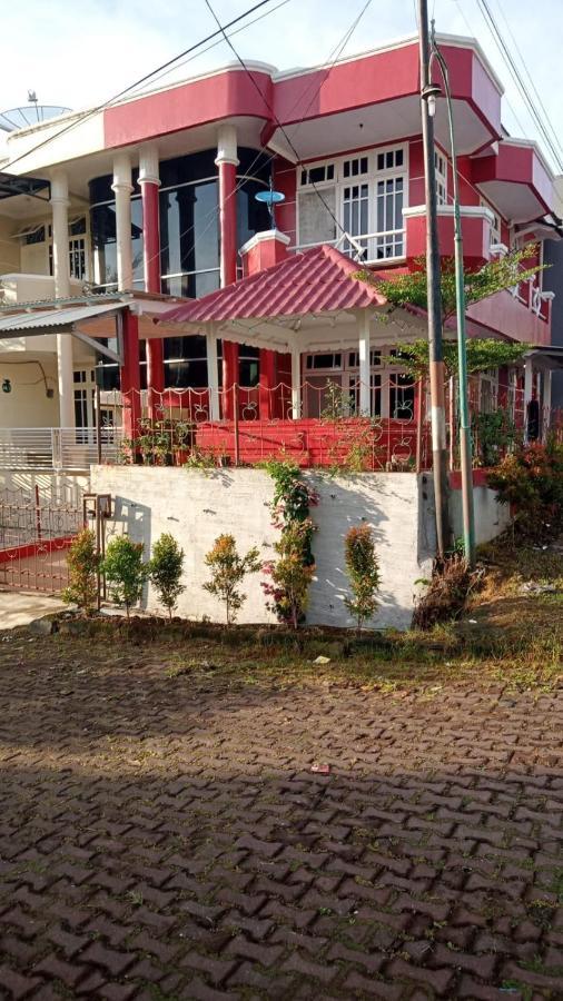 Villa Musti Green Apple Cipanas Sindanglaya Buitenkant foto