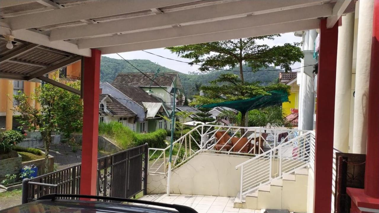 Villa Musti Green Apple Cipanas Sindanglaya Buitenkant foto